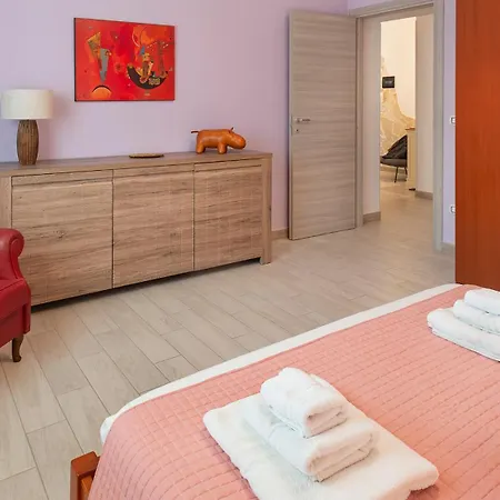 Welcomely - Central Comfort Holiday House